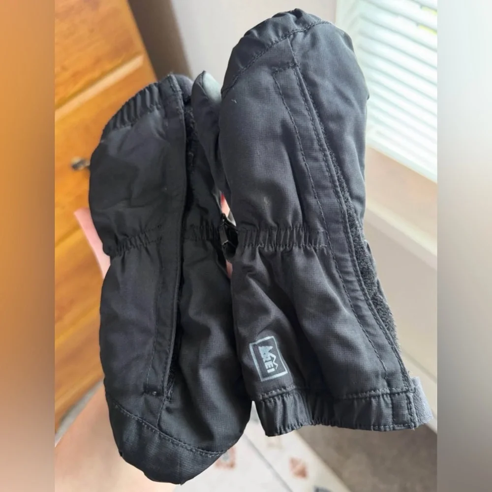 REI Black Winter Mittens Size 2T